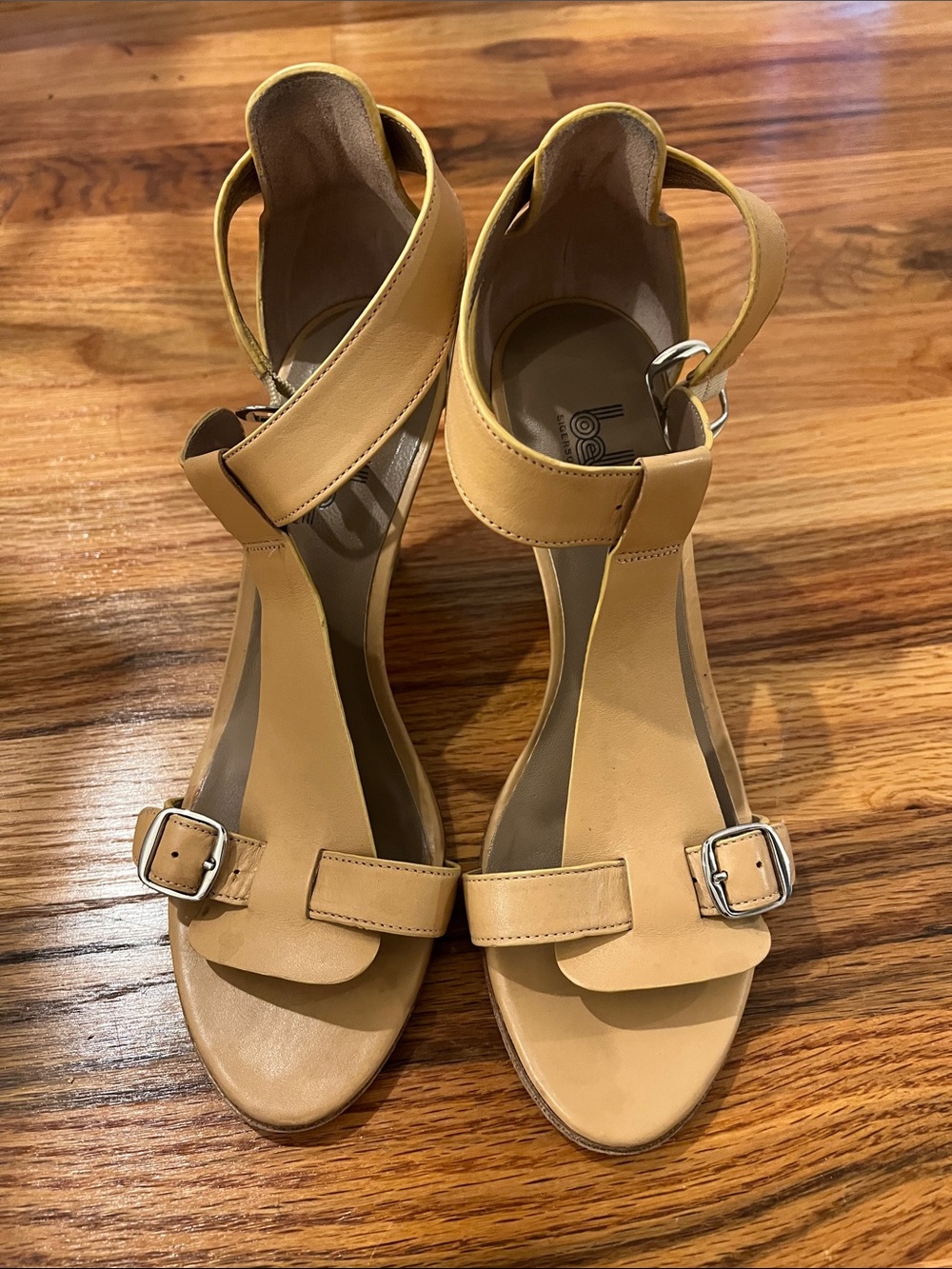 Belle by Sigerson Morrison. Tan Leather T-Strap Buckle Sandals